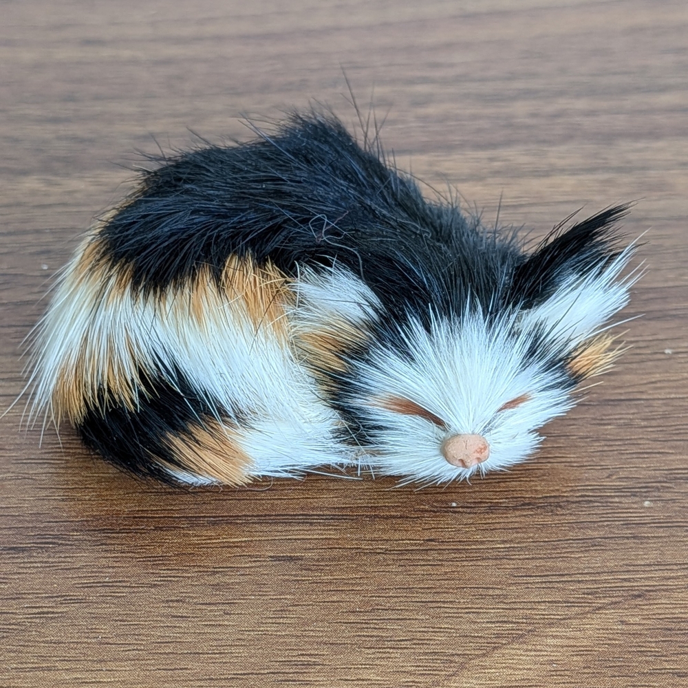 Vintage Miniature Real Fur Sleeping Kitten Kitty Cat Calico Dollhouse Figure